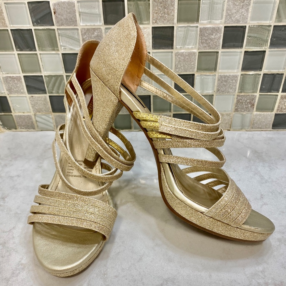 Shiny Golden Colombian Medium Heels Shoes